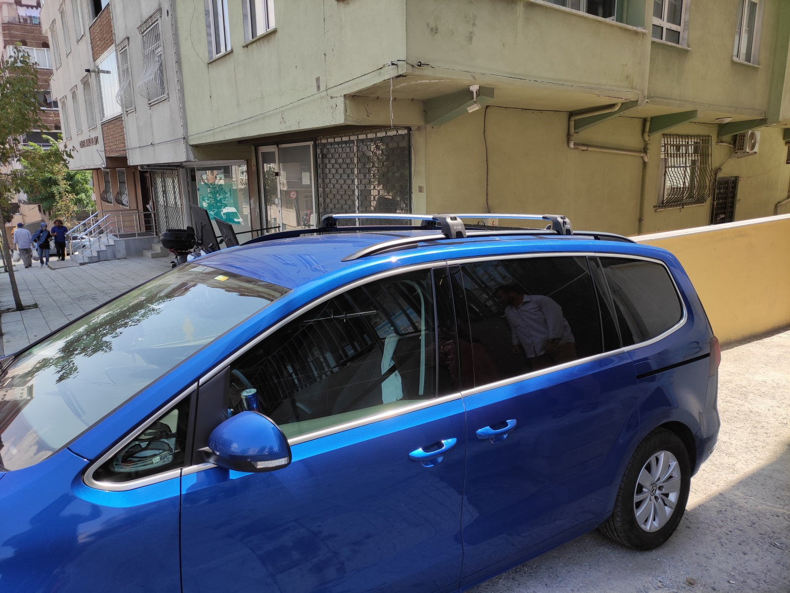 For Volkswagen Touran 2016- Up Roof Rack System, Aluminium Cross Bar, Metal Bracket, Flush Rail, Silver