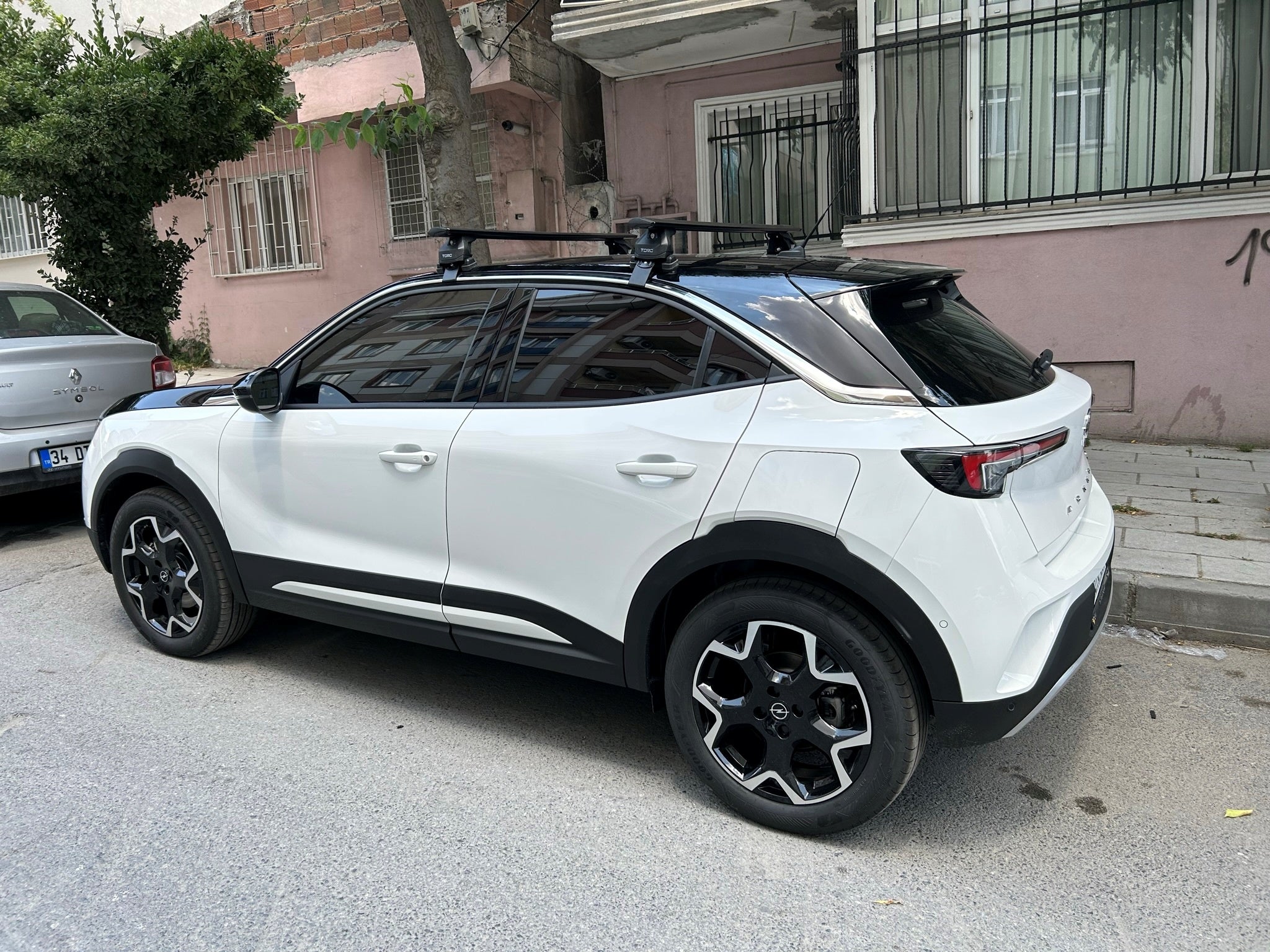Compatible with Vauxhall Mokka vehicle Normal Roof Rack Cross Bars Spacial Series Pro 4 Silver Color 2020- Up