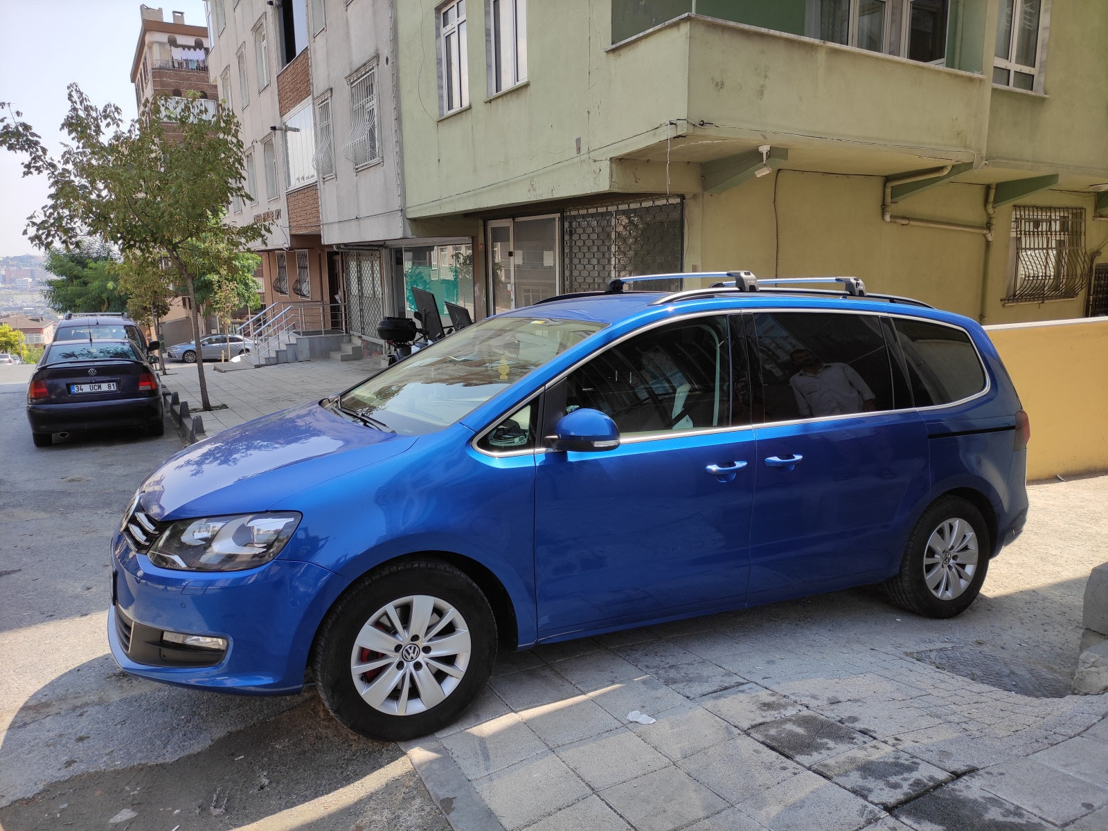 For Volkswagen Touran 2016- Up Roof Rack System, Aluminium Cross Bar, Metal Bracket, Flush Rail, Silver