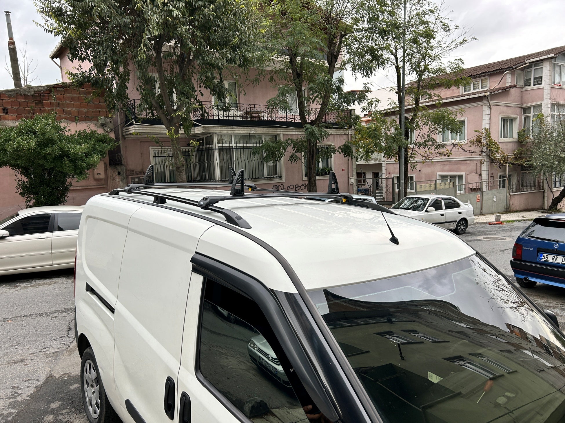 Aluminium Roof Rails and Cross Carrier Set for Peugeot Partner Swb, 2018-Up Black