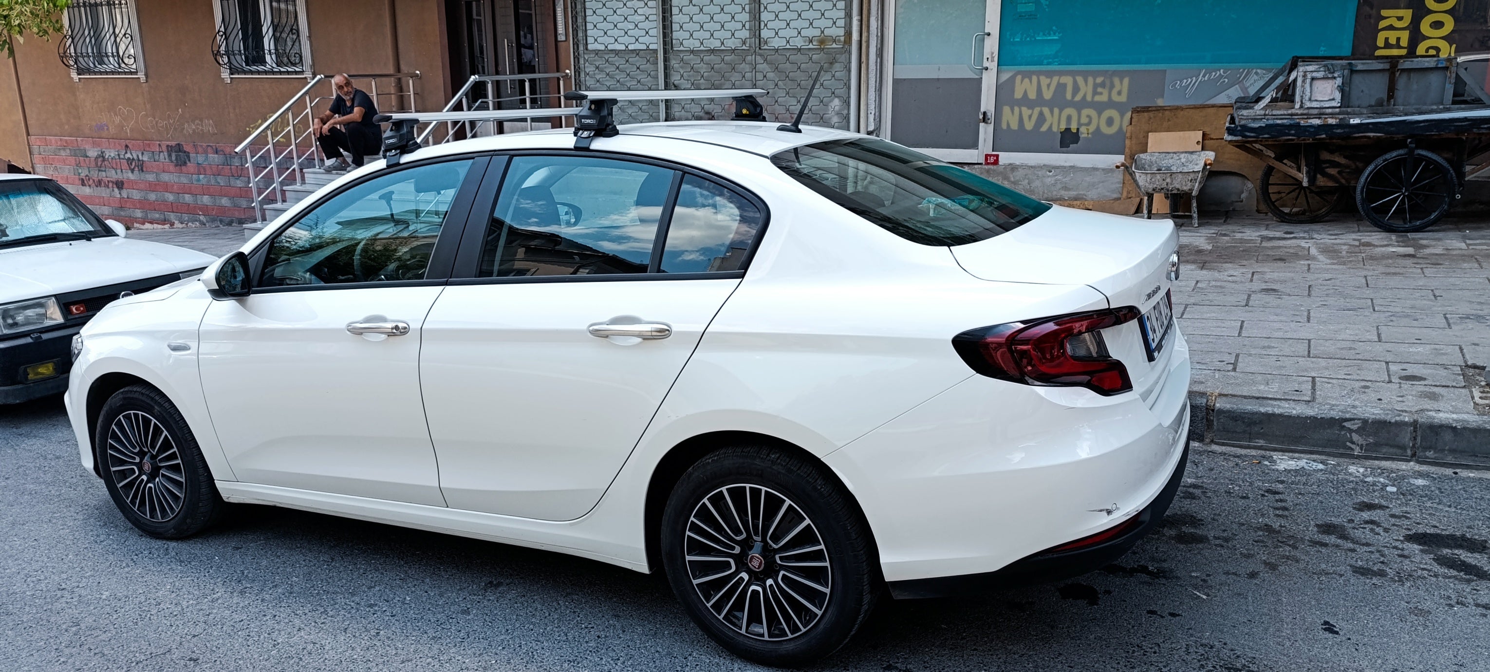For Fiat Tipo 2015–2025 Roof Rack System – Aluminum Cross Bar (Black, Normal Roof)