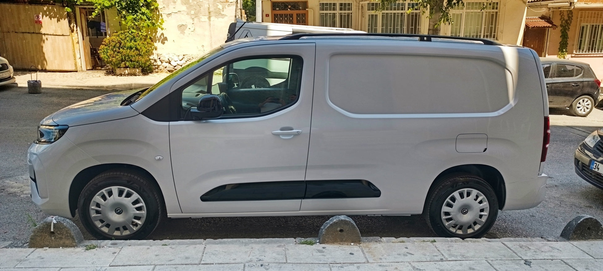 Aluminium Roof Rails and Cross Carrier Set for Peugeot Partner Lwb, 2018-Up Silver