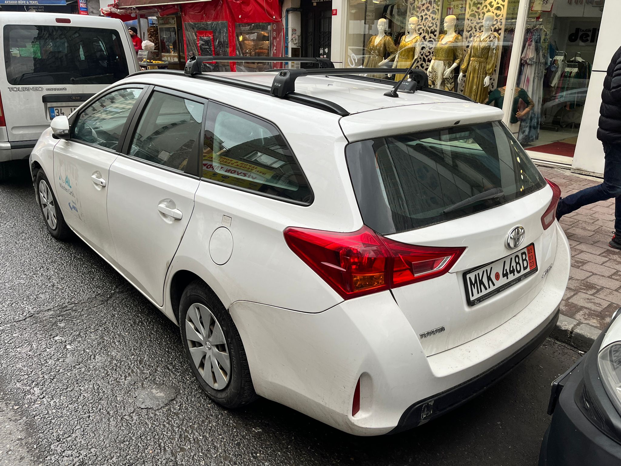 For Toyota Auris TouringSport 2013-Up Roof Rack Cross Bars Flush Rail Alu Black