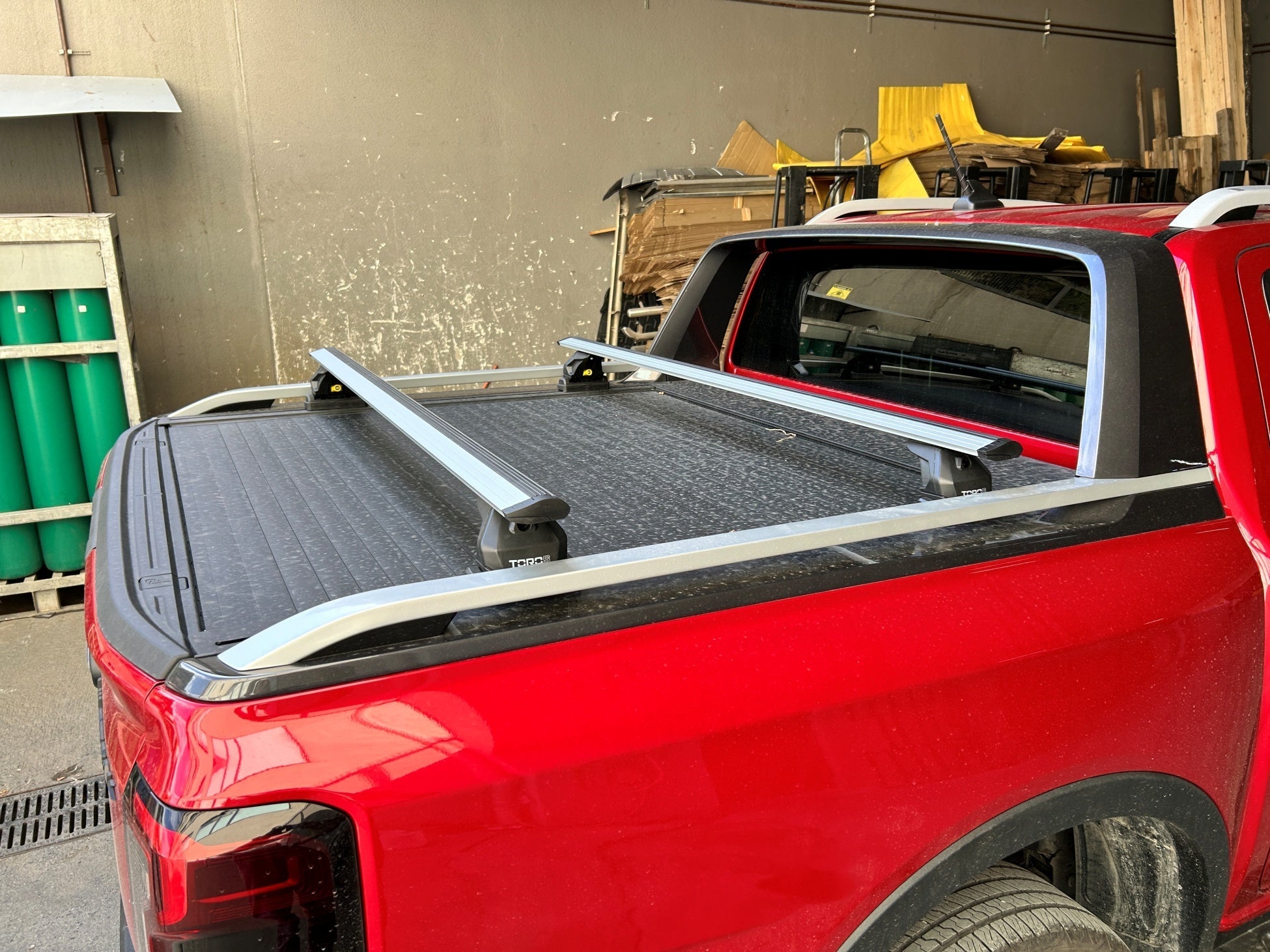 For Ford Ranger 2022-2025 Aluminium Bed Rack Cross Bar, Lockable, Silver