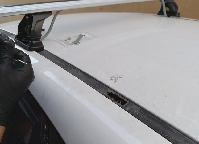 For Hyundai i30 2017-2025 Roof Rack Crossbars Screw Installation Fix Pro Model Black