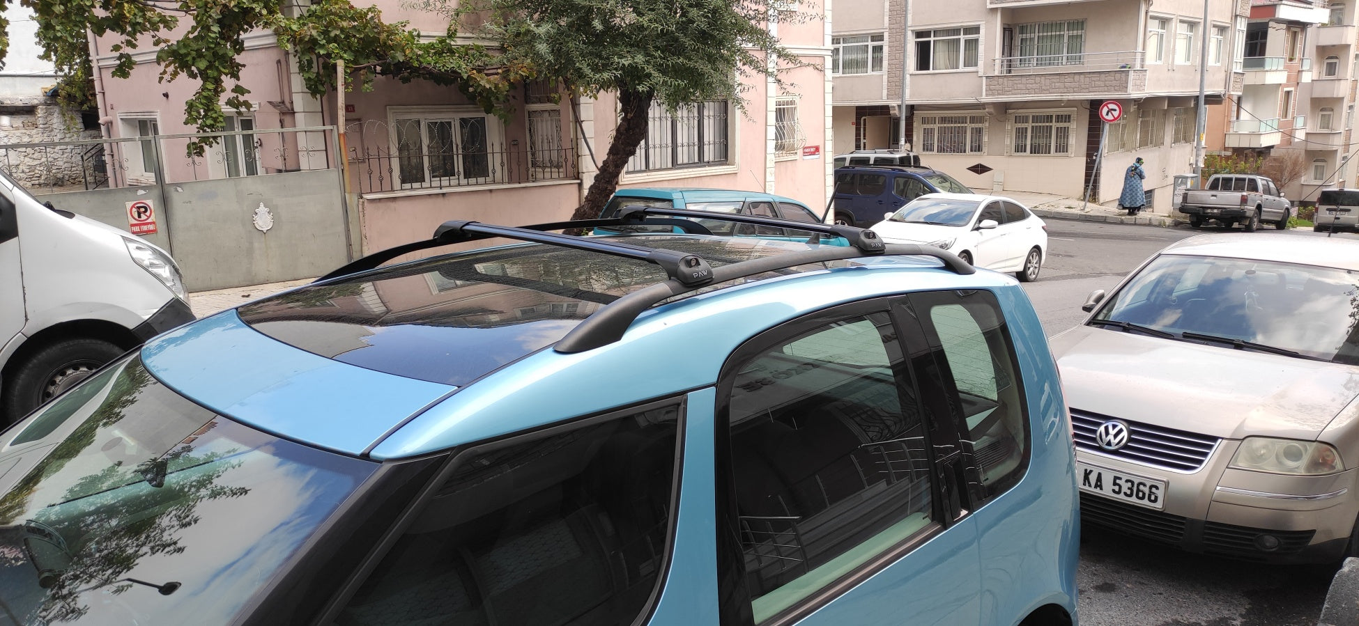 For Volkswagen Touran 2003-2010 Roof Rack System, Aluminium Cross Bar, Metal Bracket, Raised Rail, Black