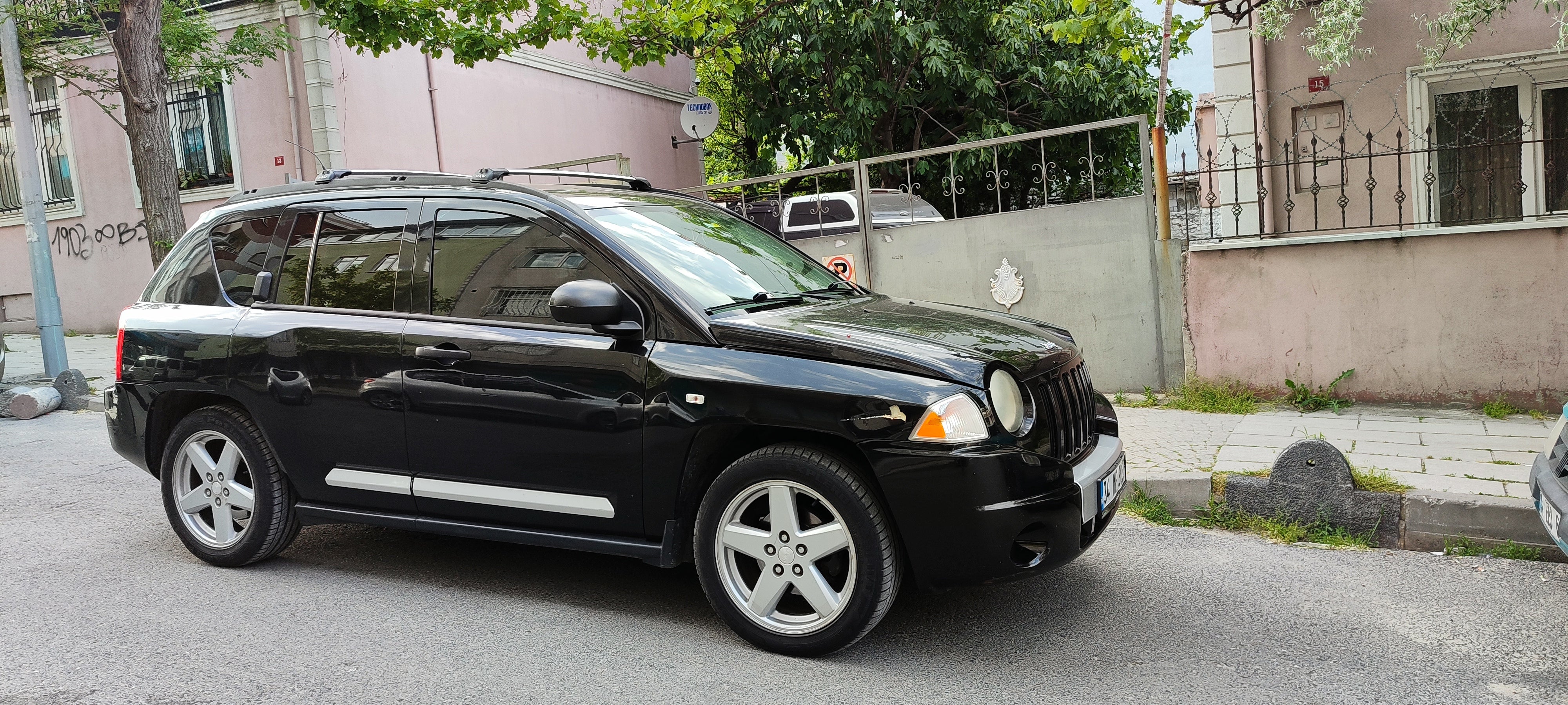 For Jeep Compass 2007-2011 Roof Rack System Carrier Cross Bars Aluminum Lockable High Quality of Metal Bracket Silver